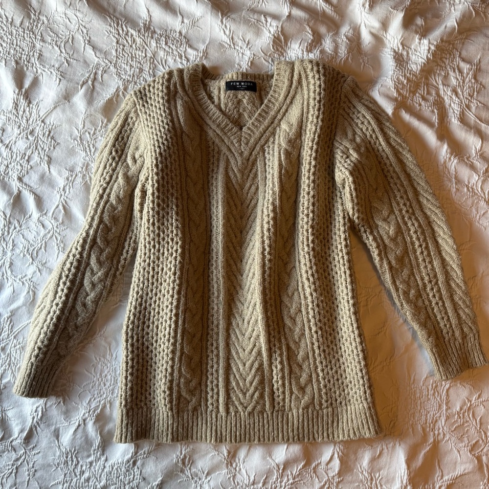 Few Moda V-Neck Sweater